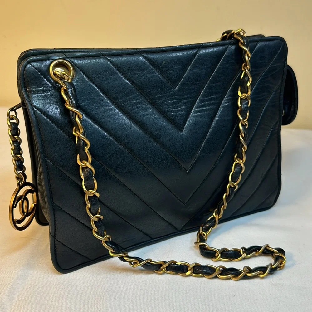 CHANEL Chevron Lambskin V Stitch Black 24K Goldplated Hardware, Serial 1 1989-91